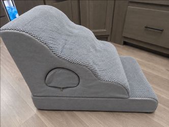 2-in-1 Foam Pet Ramp & Hideaway Cave (Excellent Condition)