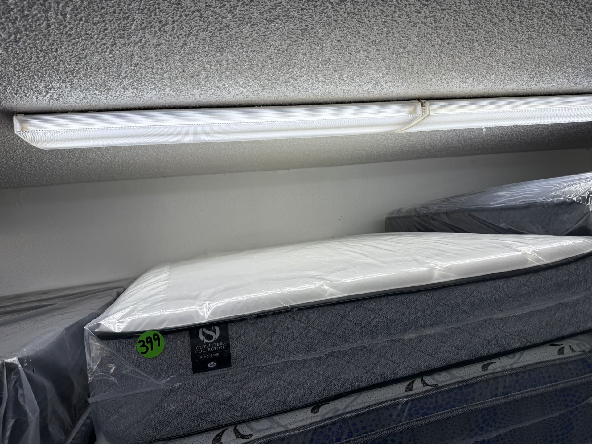 FULL SIZE SEALY MATTRESS & BOX SPRING BED SET