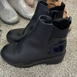 Like New Girls Boots Size 3