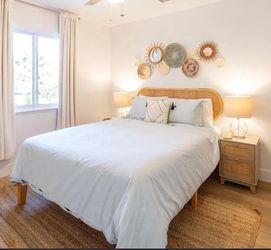 Casper Queen Mattress + 2 Pillows - Two Available!