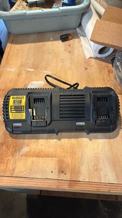 Dewalt Charger Dual Battery - DCB132