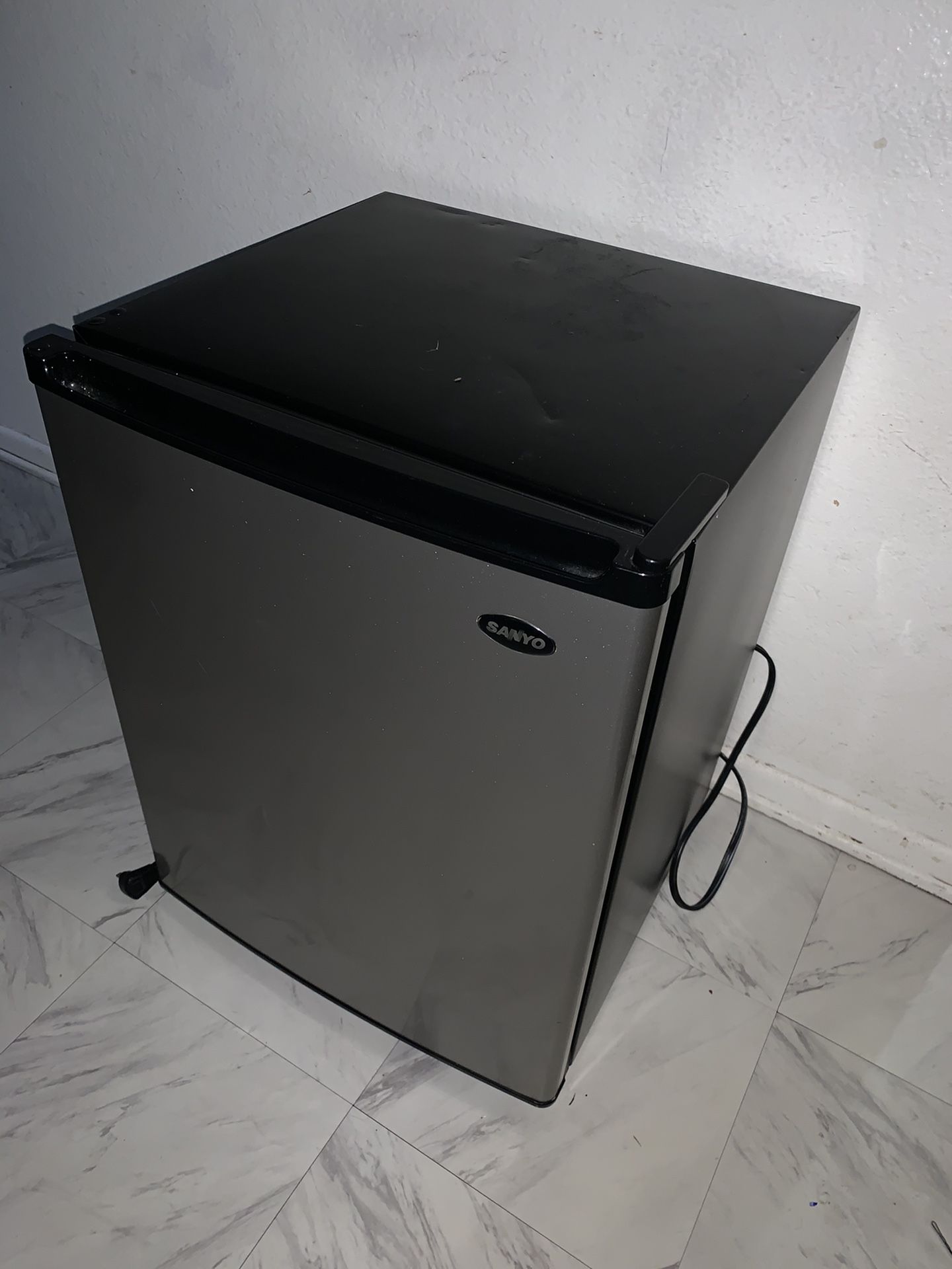 Sanyo Mini Fridge