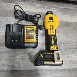 DEWALT DCE555 CUT-OUT TOOL WITH BATTERY AND CHARGER GOOD CONDITION
