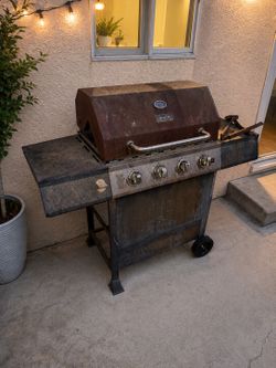 Dyna-Glo 4 Burner Gas Grill