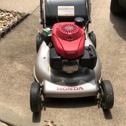 Self Propelled Honda Lawnmower