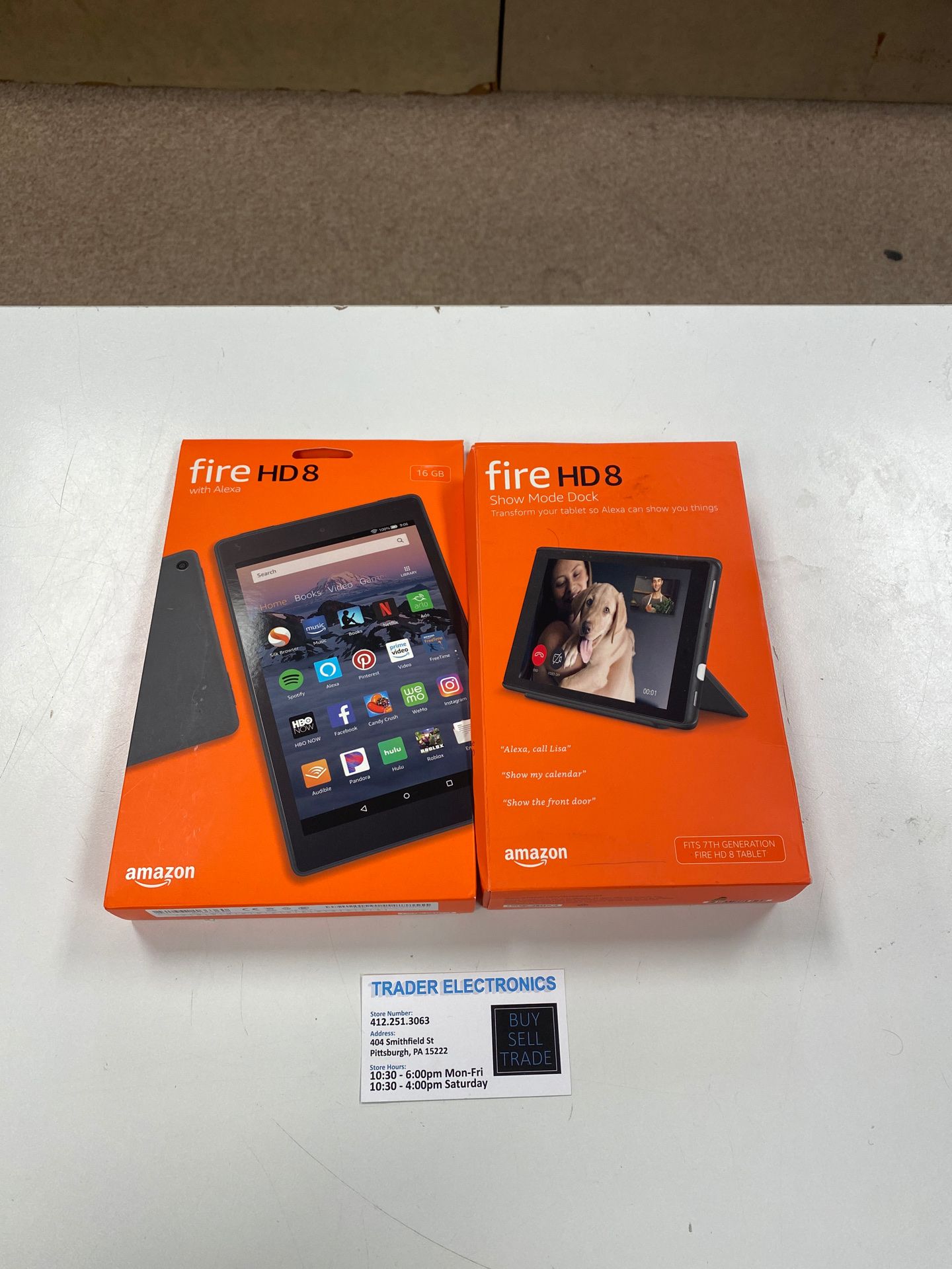 Kindle Fire HD8 w Show Mode Dock. NEW!!!