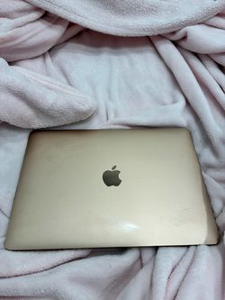 Apple laptop