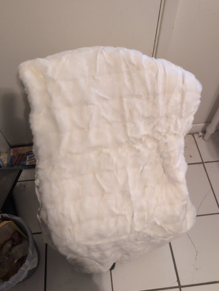 Vintage New White Heavy Faux Fur Bed Or Sofa Cover 84" X 60"