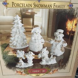 VINTAGE PORCELAIN CHRISTMAS  SNOWMAN SET.