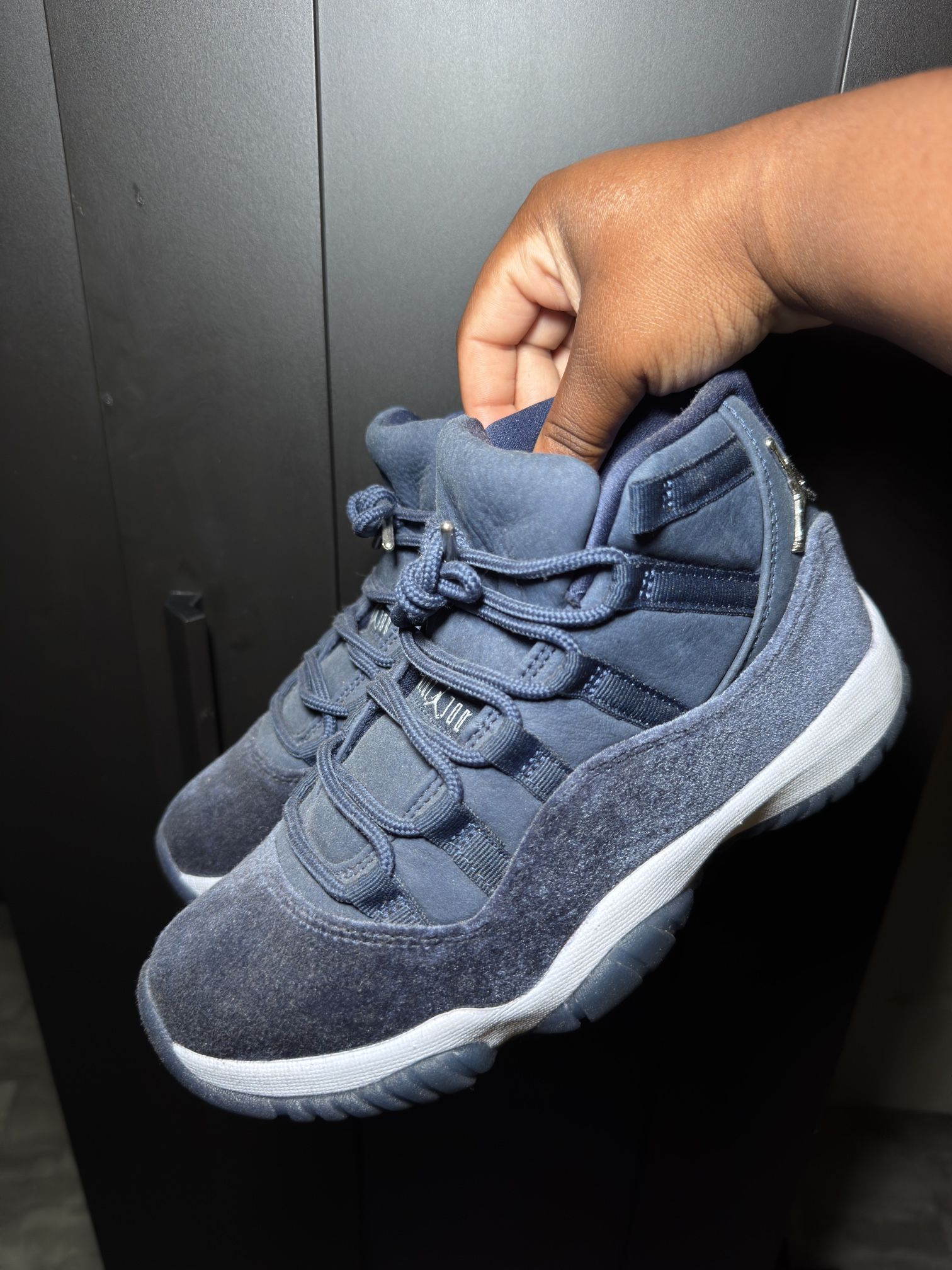 Wmns Air Jordan 11 Retro 'Midnight Navy Velvet'💙