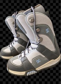 Women’s DC snow boots