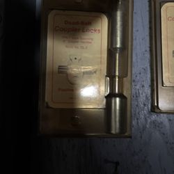 Dead-bolt coupler lock 