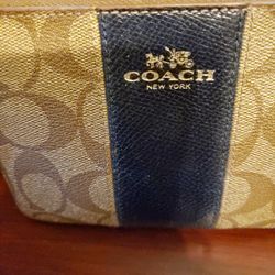Coach Wristlet Signature Coated Canvis With Crossgrain Leather Deyails 