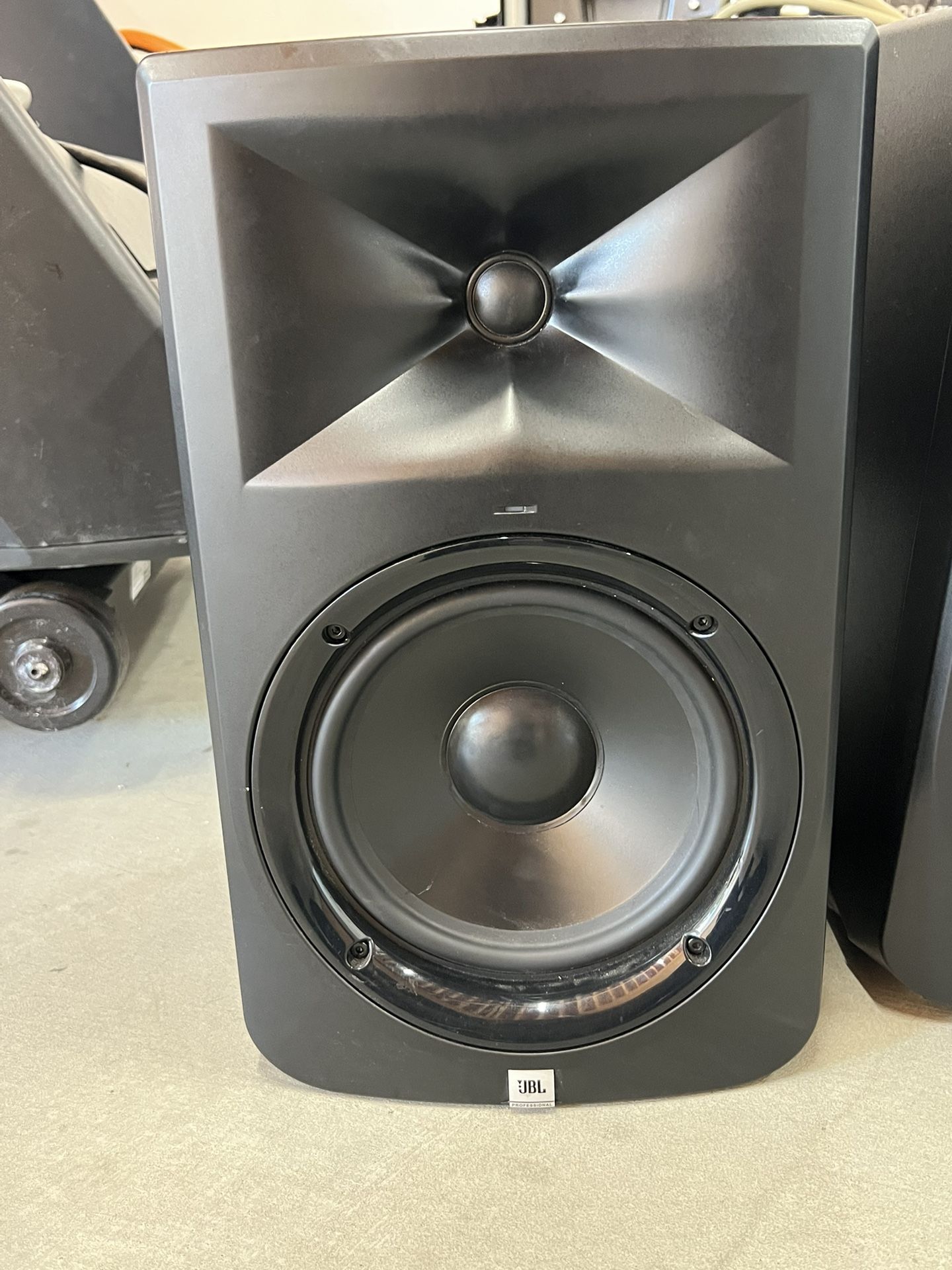 JBL 308P MKll 8 - Inch Powered Studio Monitor