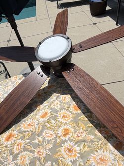 Hunter ceiling fan 5 Blades