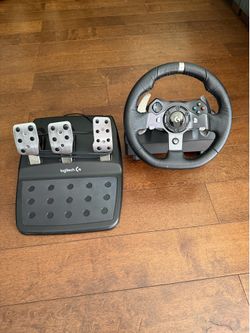 Logithech G920 driving force racing wheel and pedals