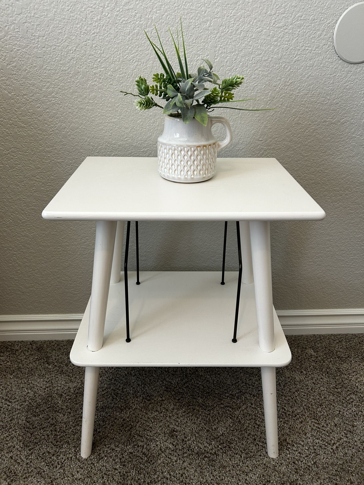 White side table/Record Player Stand, Media Console with Vinyl Storage 