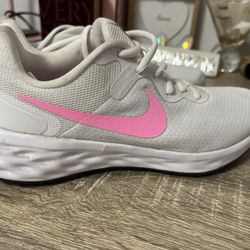 Women’s athletic running shoes Nike Revolution 6