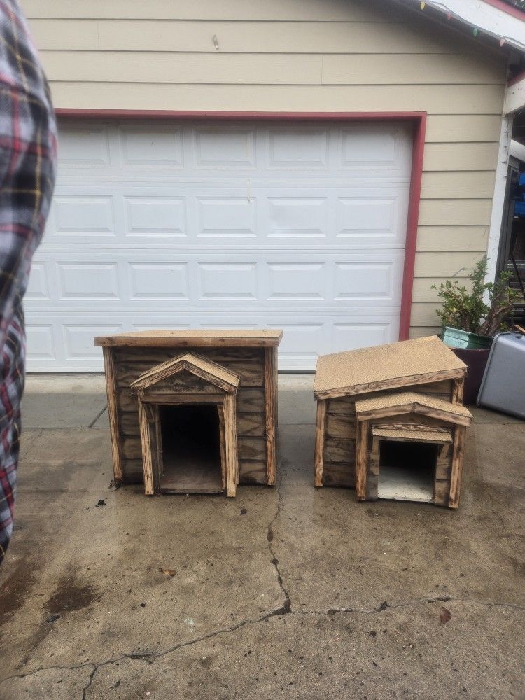 CHRISTMAS SPECIAL !!!!!!!!!!Custom  Dog House