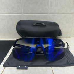 Oakley Sutro, Blue, Comes with glasses case, glasses bag, and lens cleaning cloth