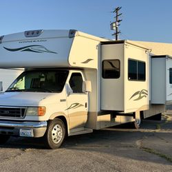2007 Winnebago Outlook 29B W/ 2-Slide Outs 67k Miles