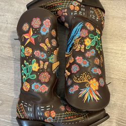 Vaccari Woman San Antonio Fiesta