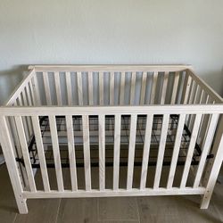 4-in-1 Low-Profile Convertible Crib
