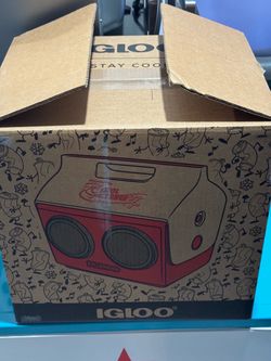 Igloo KoolTunes Playmate 14-qt cooler with built in speakers