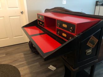 Desk/chest or drawers  converts to desk