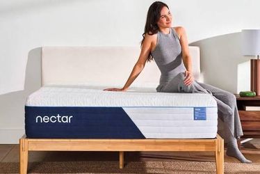 King 14 inch cool gel memory foam mattress $450 Can deliver