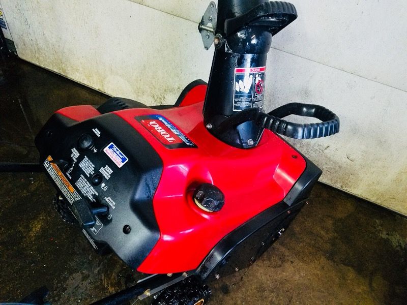 Toro snow commander snowblower 7 hp engine with electric start. Fully