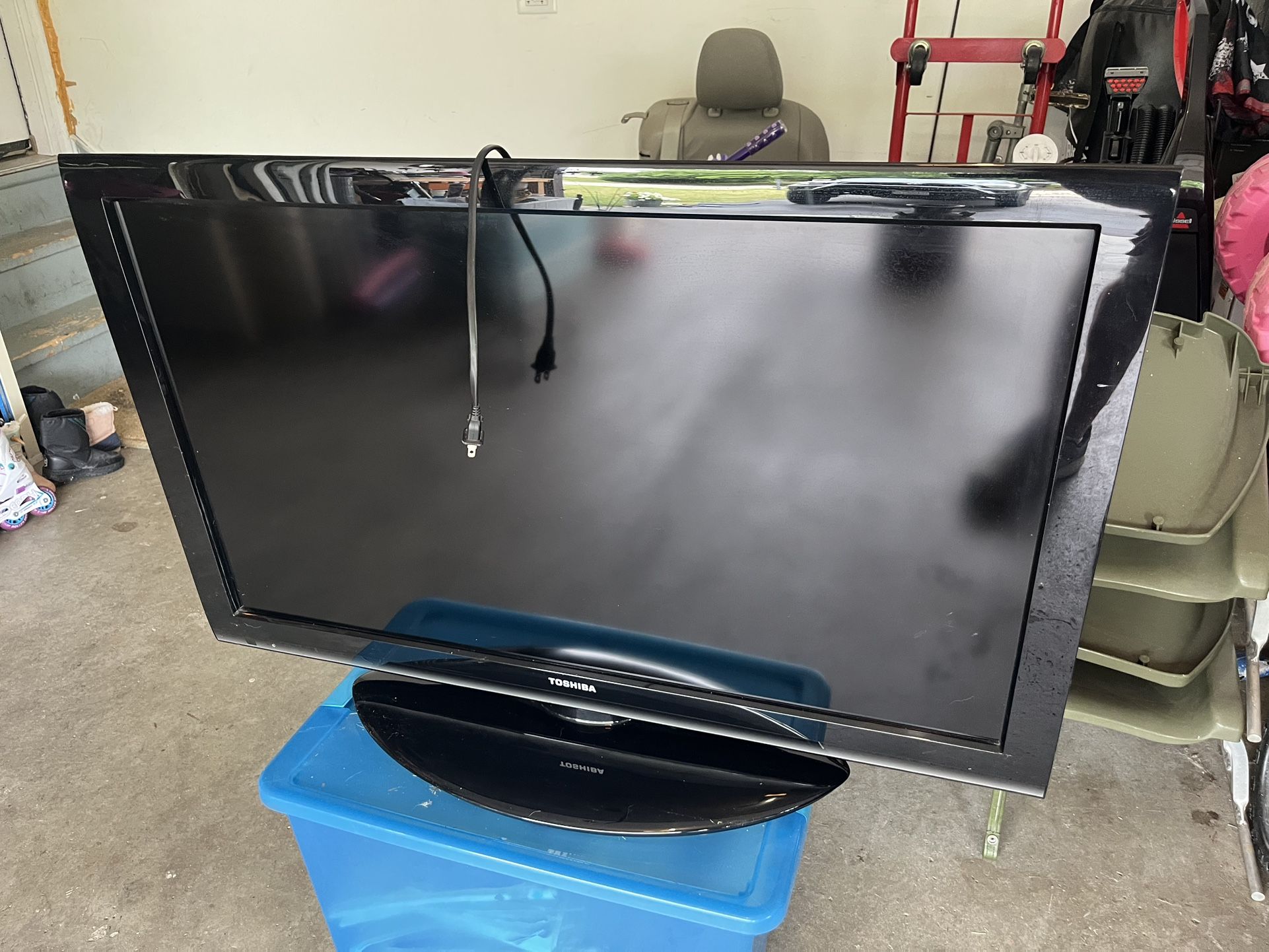40” Toshiba Tv 1080p Works Great