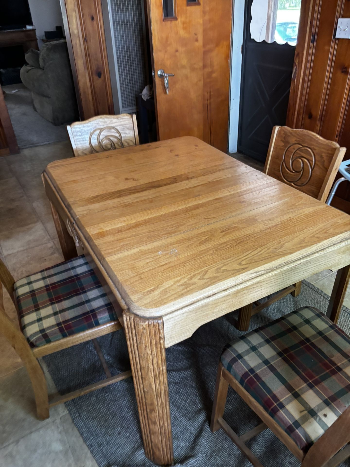 Dinning Room Table With (4) Chairs