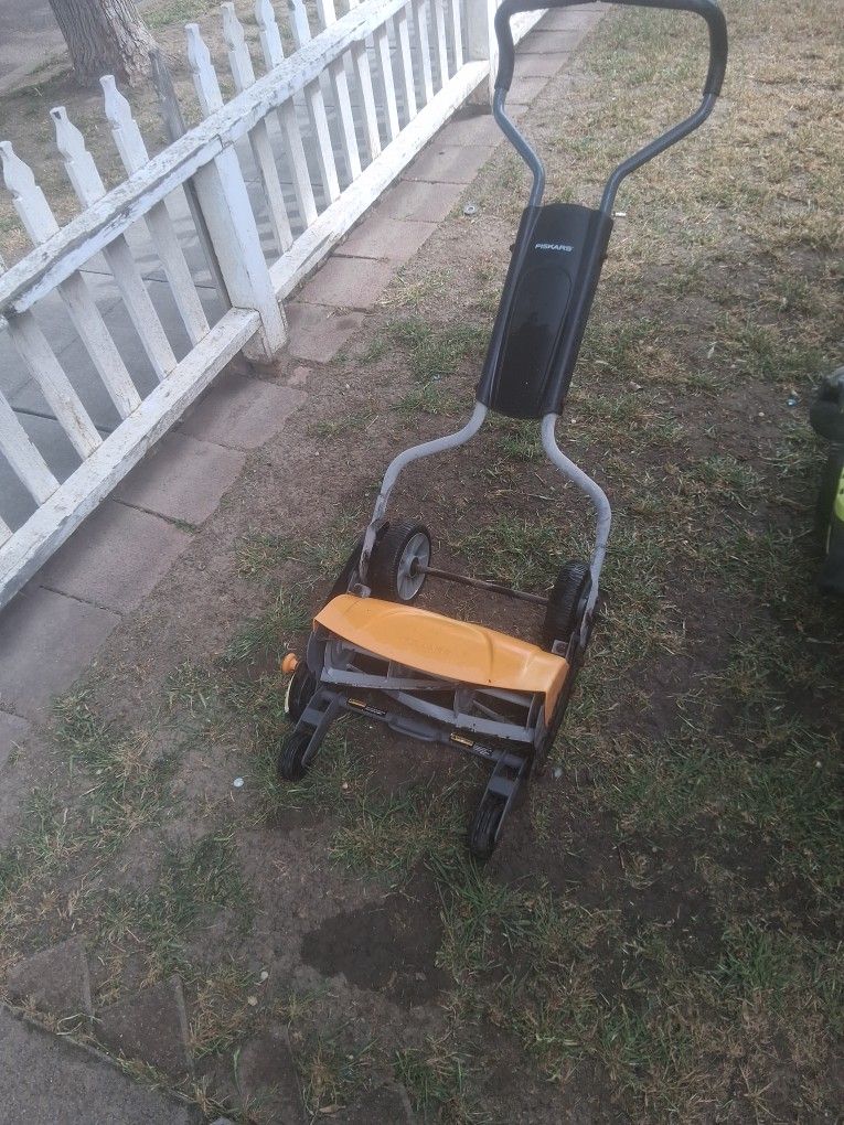 Fiskars Push MOWER