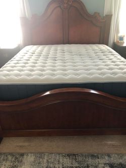 Bear Elite Hybrid King Mattress – Medium – Like New