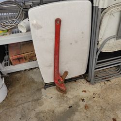 RIDGID Model E-36 heavy-duty end pipe wrench.