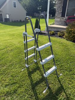 Sturdy 3‑Step Above‑Ground Pool Ladder – Great Condition