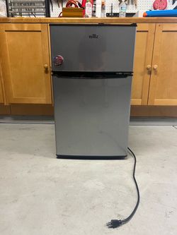Willz Mini Fridge with Top Freezer