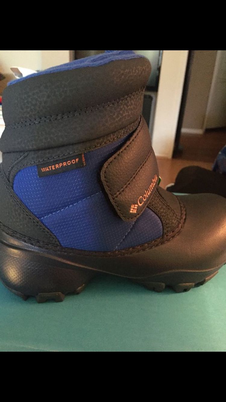 Boys waterproof snow boots size 13(new)