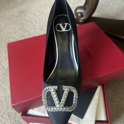Valentino Pump Heels (Size 8)