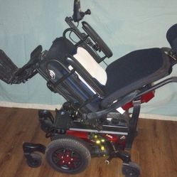 Quantum Electric Wheelchair Power chair. Q6 edge 3 Stretto