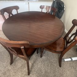 Round  Table & Chairs