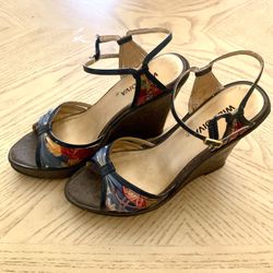4” Wedge Shoes/Heels Size 7