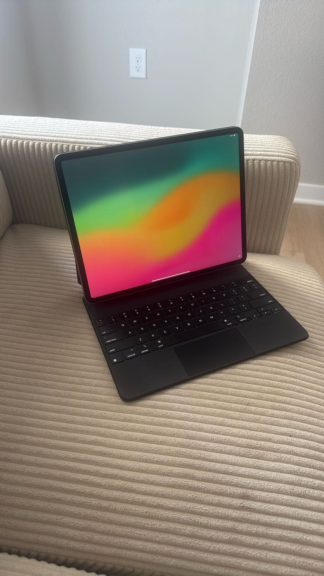 13-inch iPad Air Wi-Fi 128GB - Space Gray With Magic Keyboard