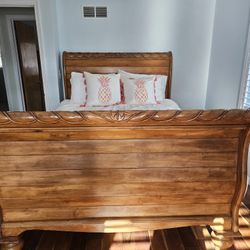 QUEEN SLEIGH BED