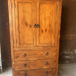 Gorgeous Solid Wood Queen Bedroom Set