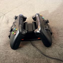 Xbox series X wireless controllers & charge station