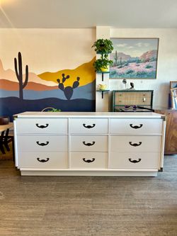 White Campaign Dresser / 9 Drawers / Vintage!