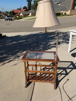 Table lamp with/book