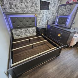 Super Deal 4 Pcs Bedroom Set Dark Grey W/ LED LIGHT Queen Bed, 1 Night Stand, Dresser & Mirror $699